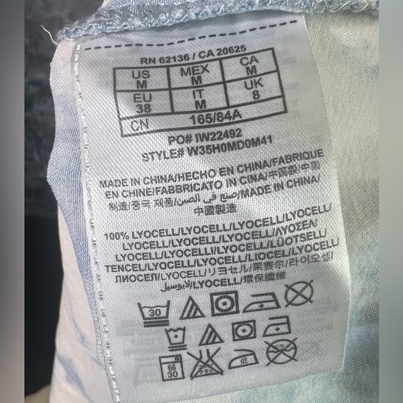 Guess button down denim jean top bleach washed long sleeve high low hem M - Picture 7 of 11